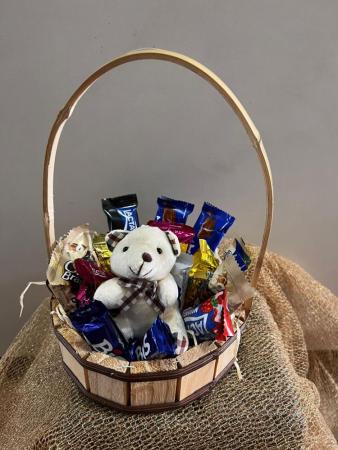 Cesta chocolate com mini urso